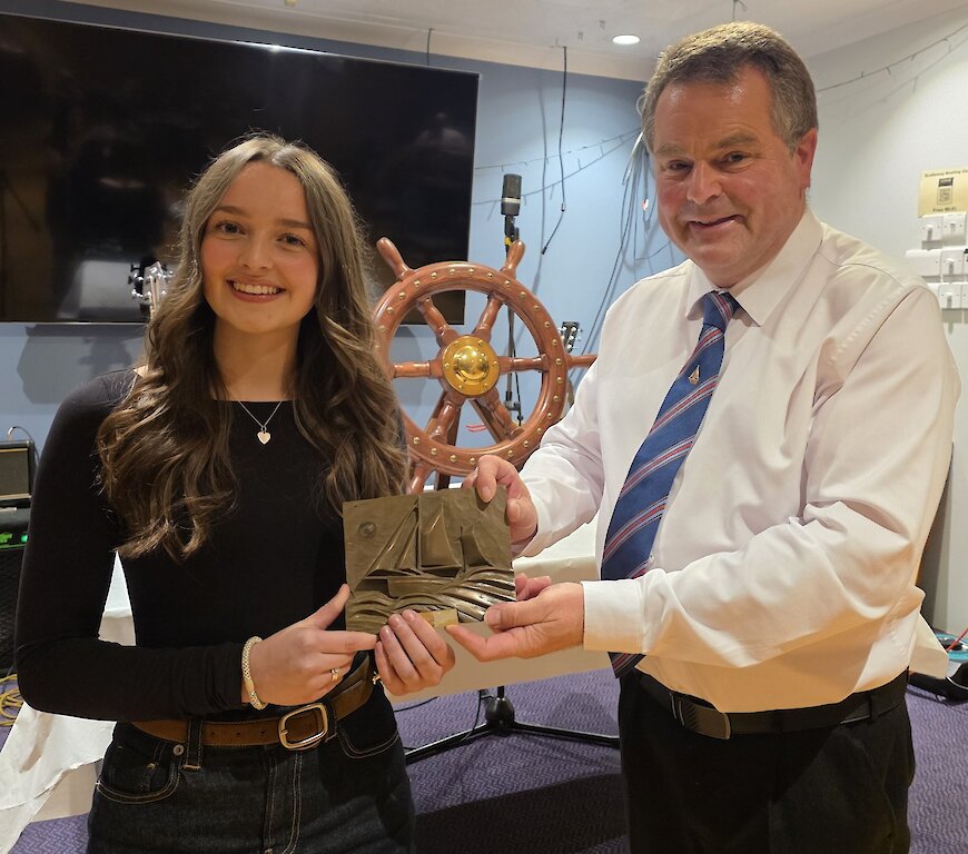 Aubrey Jamieson presenting the Vevoe Trophy to Beenie Ann Wood
